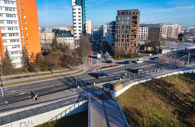 Warszawa kładka pieszo rowerowa na Wiśle dalej trafia w próżnię