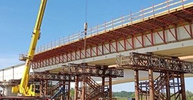 Rozbudowa mostu w Sandomierzu. Stalowa konstrukcja już zamontowana 