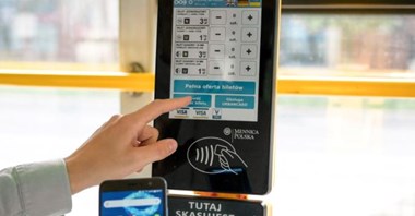 Technologie dla pasażera: Karty i aplikacje wypierają bilety papierowe