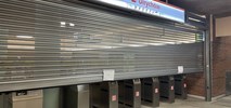 Metro: Awaria bramy rolowanej. Wejście zamknięte od… stycznia