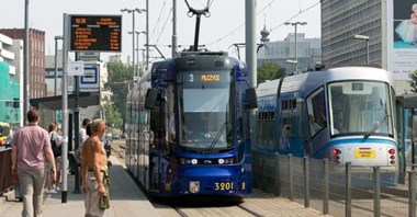 BIG InfoMonitor: Polacy częściej jeżdżą transportem zbiorowym