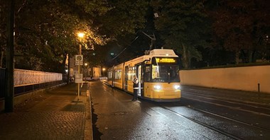 Tramwaje Szczecińskie w kontakcie z Berlinem. W tle 30-40 wagonów GT6