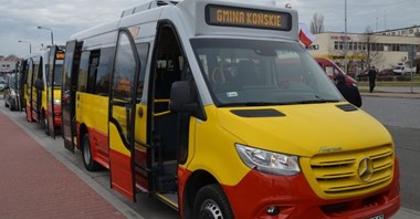 Rusza autobus z Końskich na stację Opoczno Płd. 