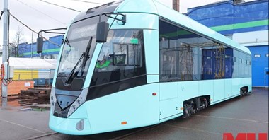 Mińsk z nowymi tramwajami niskopodłogowymi od Biełkommunmasza