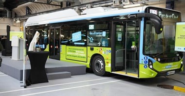 Paryż z tysięcznym autobusem elektrycznym